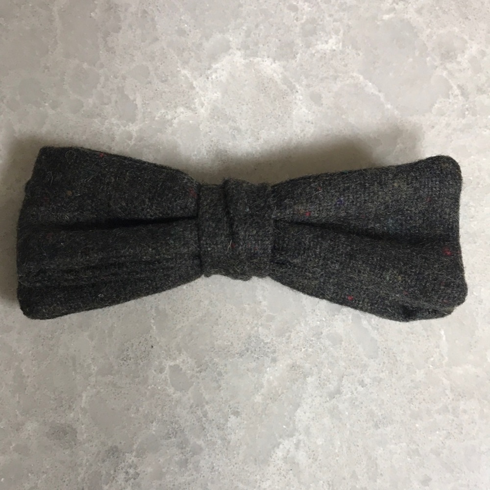 Band of Outsiders Dark Gray Wool Bow Tie clip on with tiny specks of color